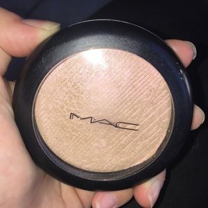 MAC FINISHING POWDER/HIGHLIGHTER✨💖💡